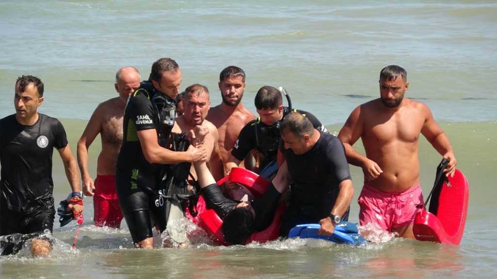 Samsun’da denizde yine can pazarı yaşandı: 5 kişi boğulma tehlikesi geçirdi