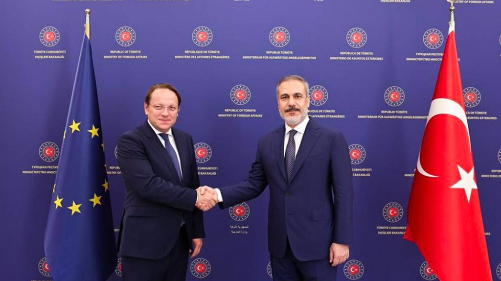 AB ile Türkiye, 781 milyon euro tutarındaki sığınmacı fonu için sözleşme imzaladı