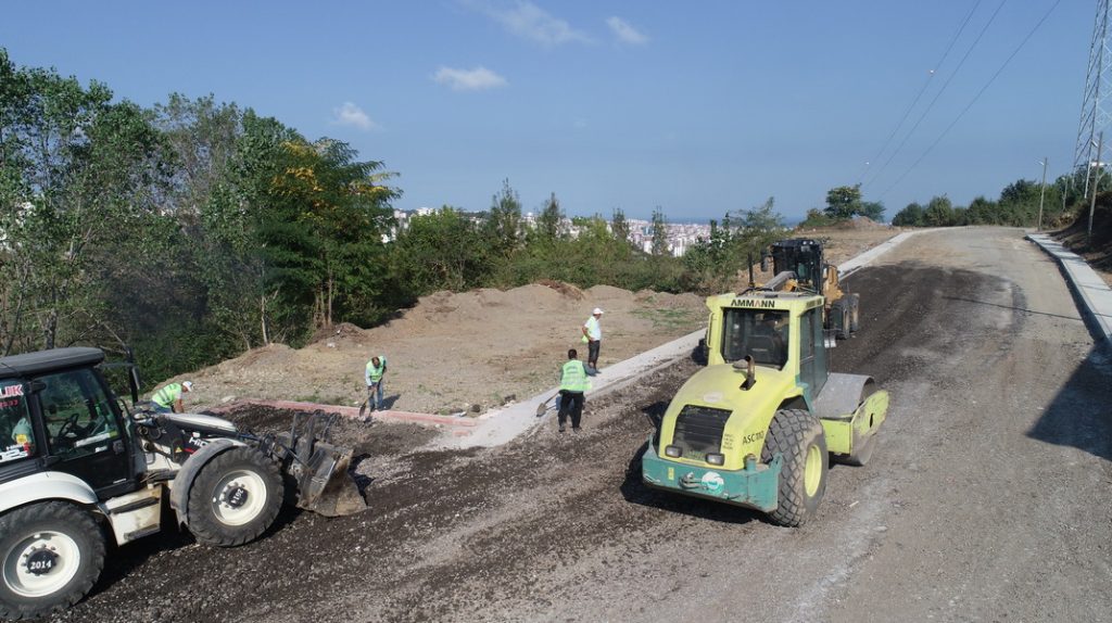 İlkadım’ın kırsal mahallelerinde yol çalışmaları sürüyor