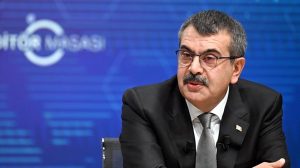 Milli Eğitim Bakanı Yusuf Tekin: “Öğrenciler telefonlarını teslim edecek, öğretmenler de sınıfa telefonla girmeyecek”