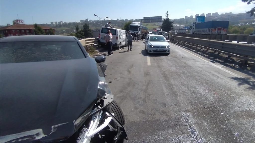 Samsun’da 5 araç zincirleme kazaya karıştı