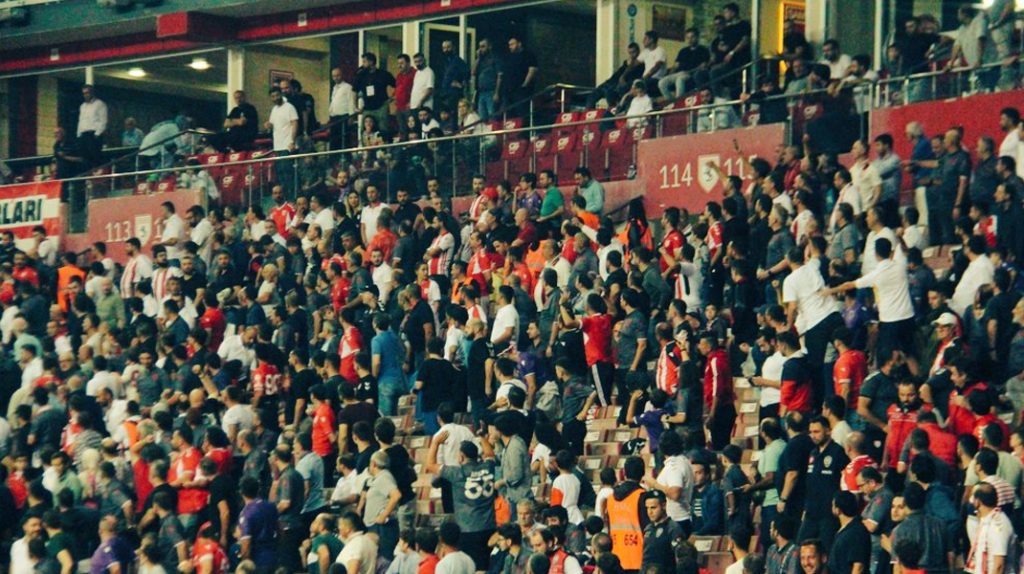 Samsunspor, ligin dibine demir attı: Tribünlerden ‘Bizleri aleme rezil ettiniz’ tepkisi