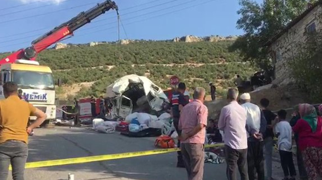 Gaziantep’te freni patlayan kamyon araçların arasına daldı: 5 ölü, 17 yaralı