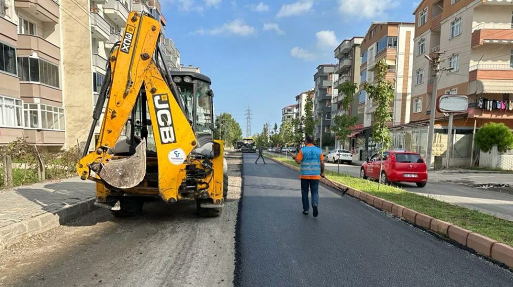 Tekkeköy’de asfalt çalışmaları tüm hızıyla sürüyor