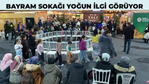 Büyükşehir’in Bayram Sokağı Yoğun İlgi Görüyor